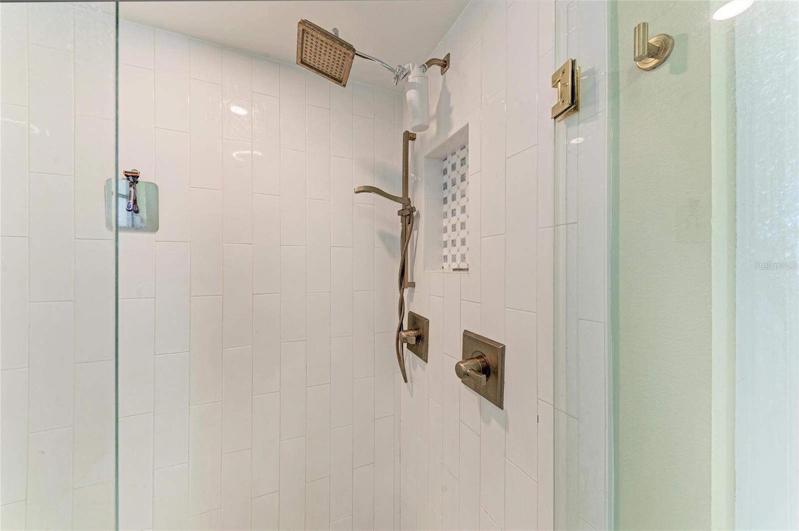 PINE TRACE - Residential