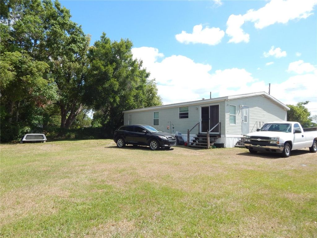 Photo of 900 Columbia Avenue, Saint Cloud, FL 34769 (MLS # S5125269)