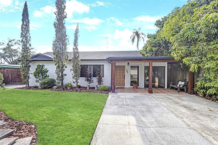 AVAILABLE NOW! Location, location, location*HISTORIC WINTER GARDEN. 3br/1bath mid-century single family home. Short walk or golf-cart ride to Plant Street. Completely remodeled.