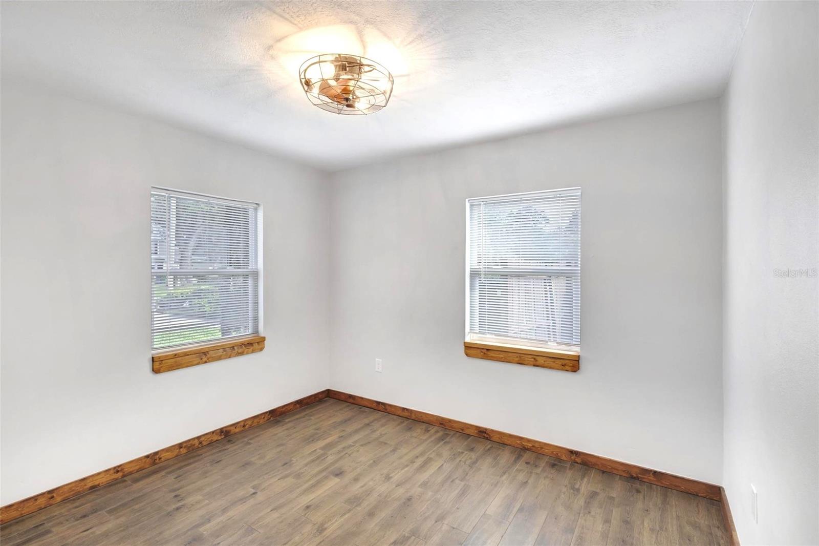 REPLAT PT PLEASANT PARK SUB - Residential Lease