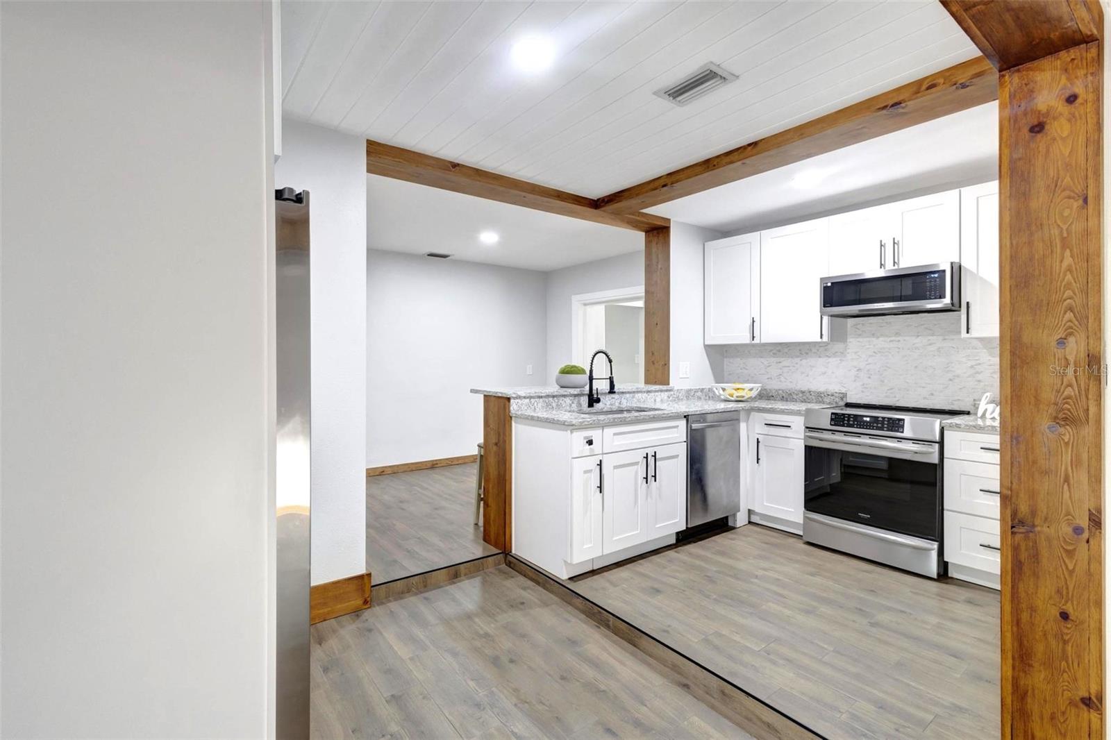 REPLAT PT PLEASANT PARK SUB - Residential Lease