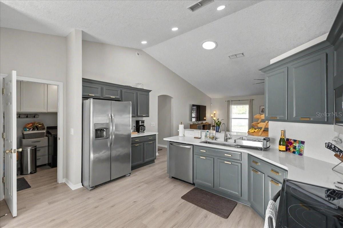 MARINERS GATE PH 01 - Residential