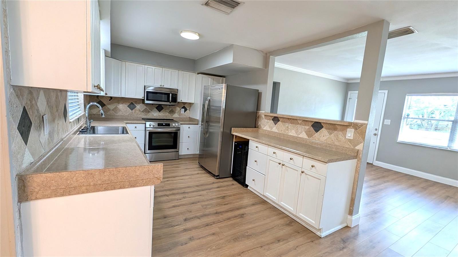 3005 W MARLIN AVENUE