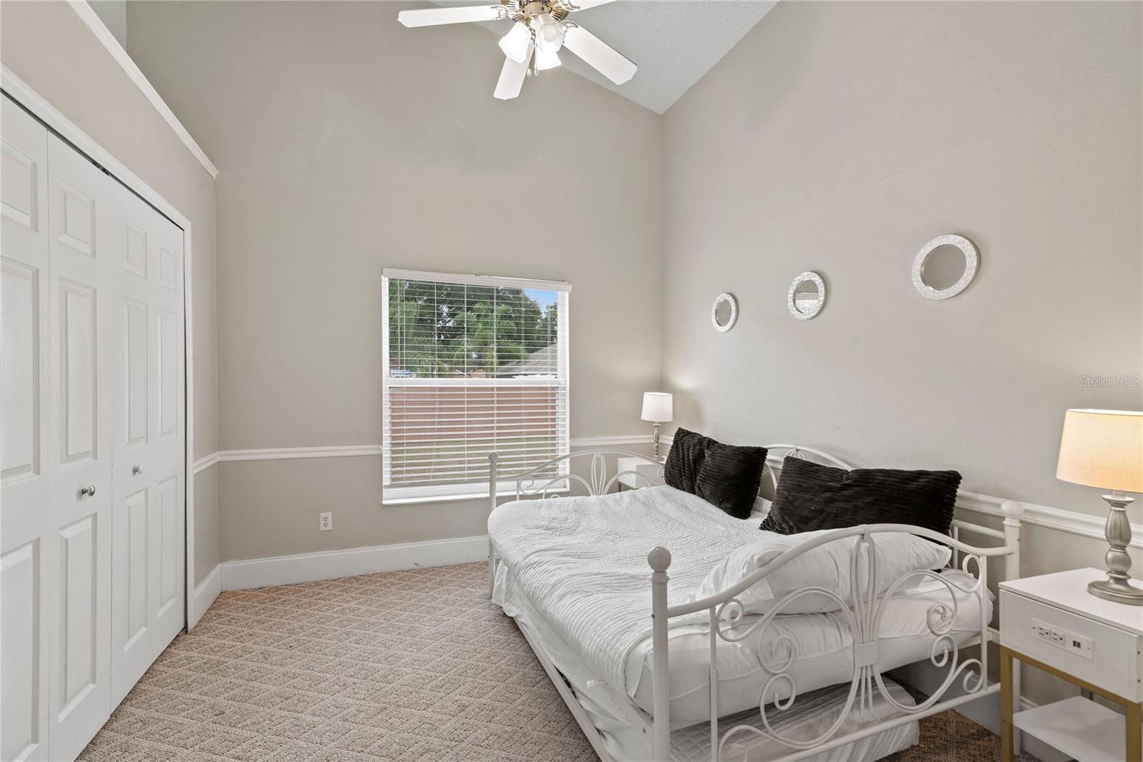 COUNTRY CHASE - Residential