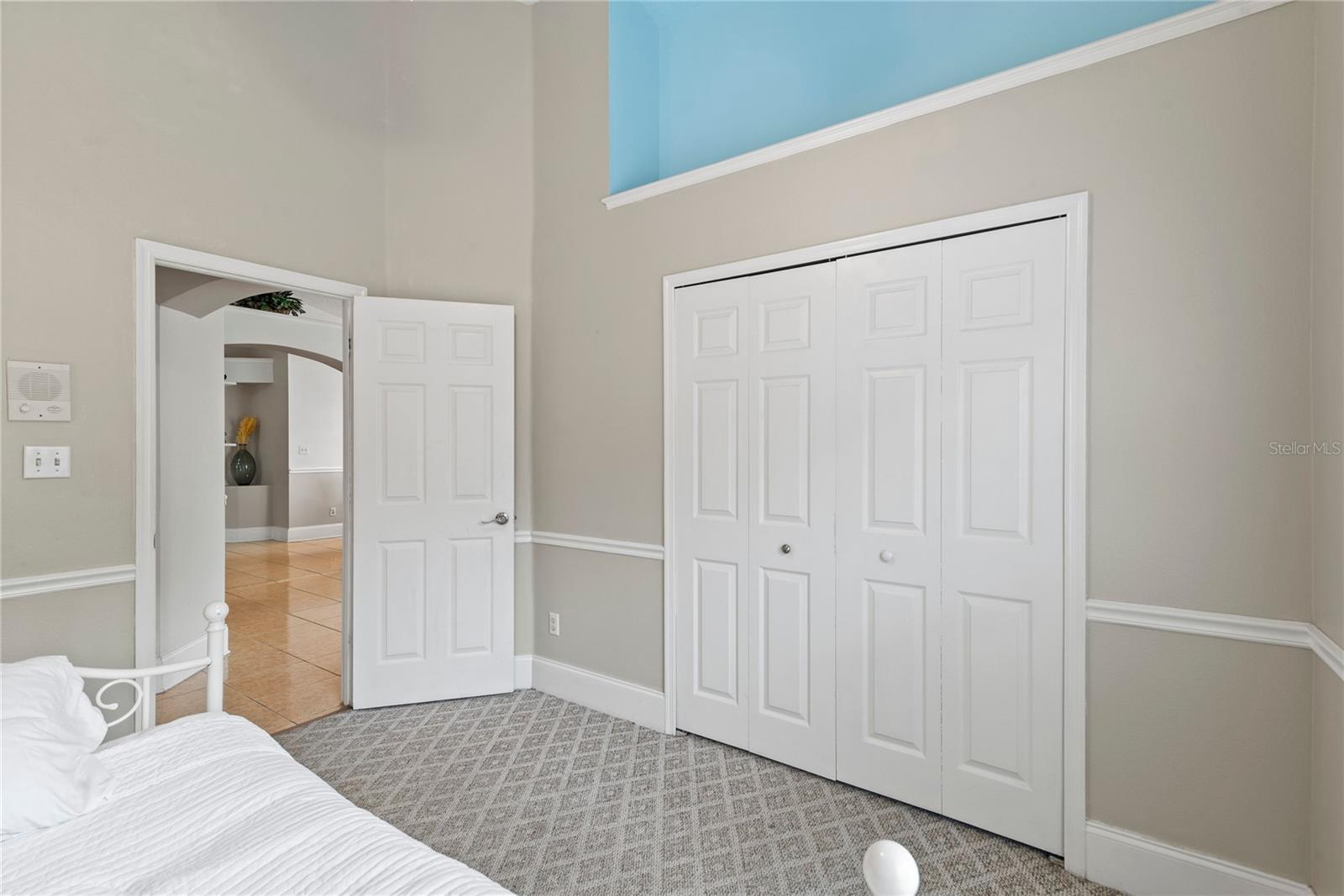 COUNTRY CHASE - Residential