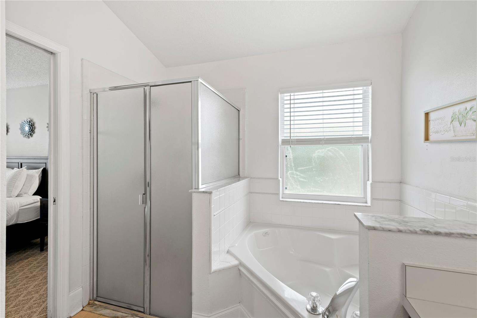 COUNTRY CHASE - Residential