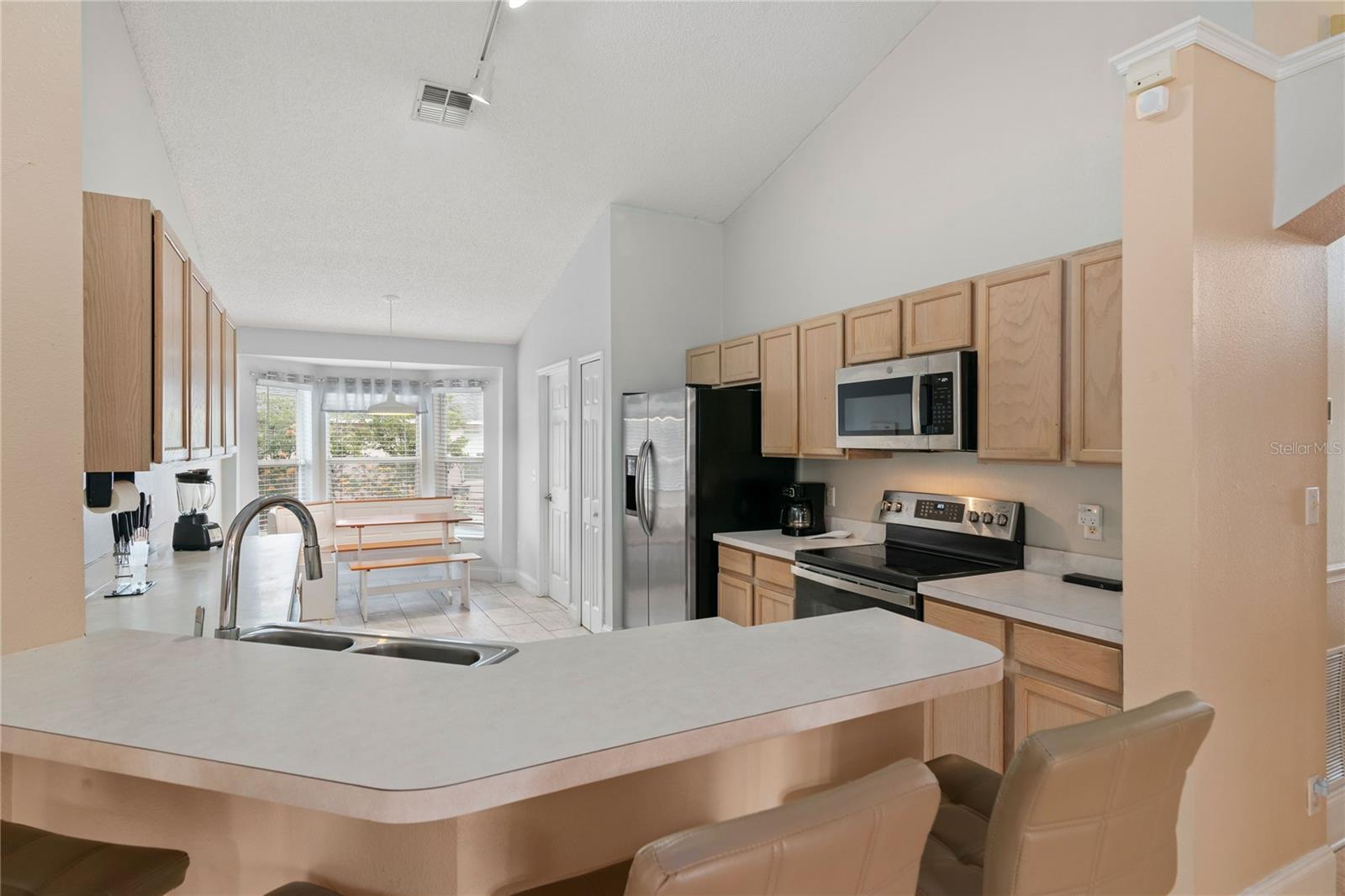 COUNTRY CHASE - Residential