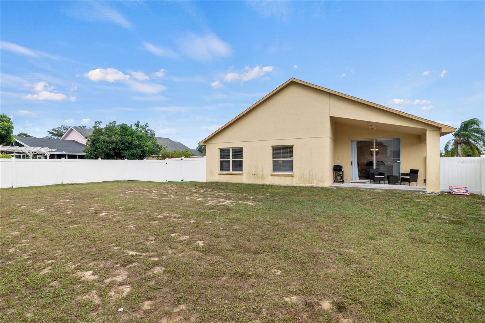 COUNTRY CHASE - Residential