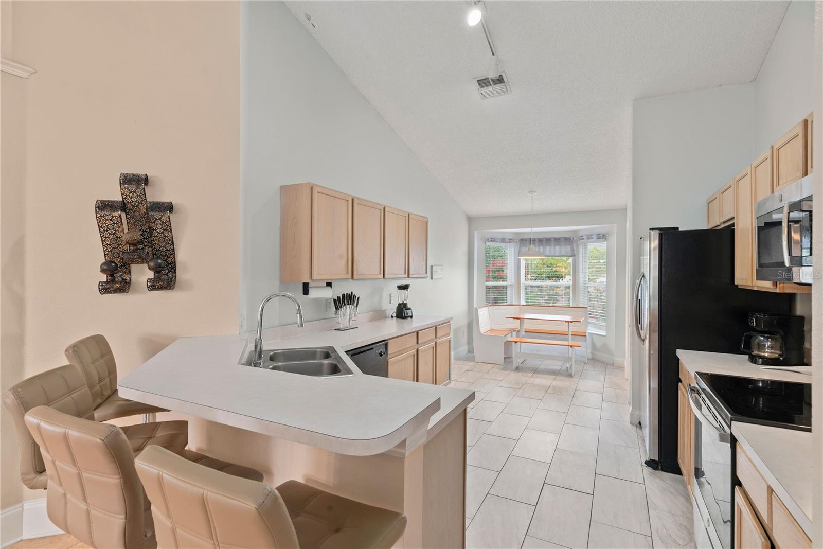 COUNTRY CHASE - Residential