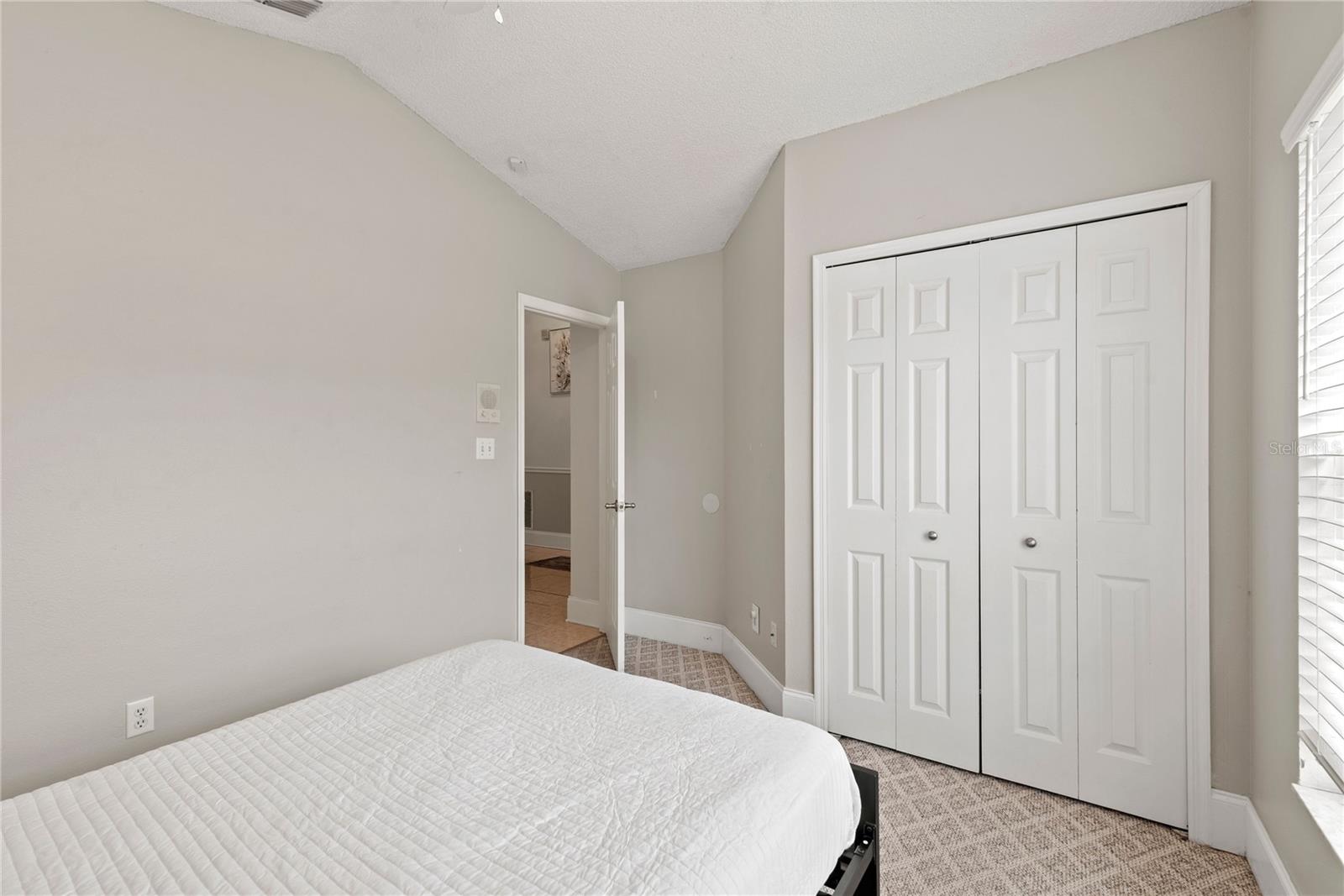 COUNTRY CHASE - Residential