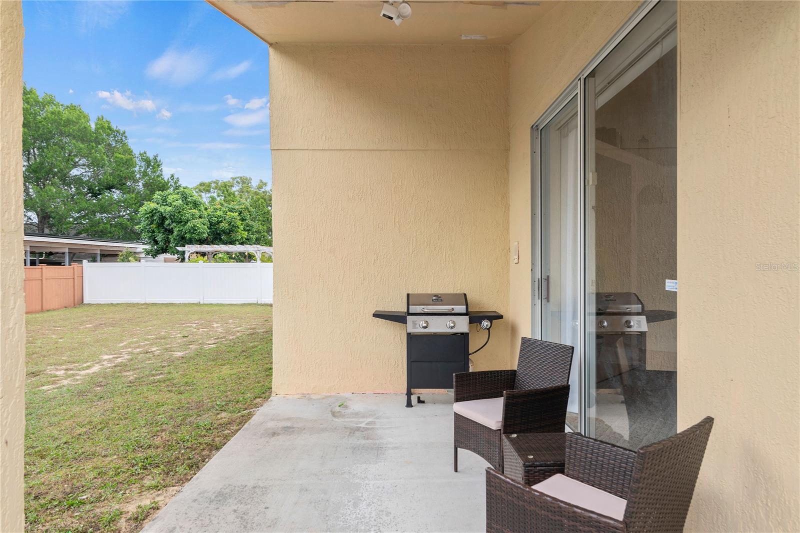 COUNTRY CHASE - Residential