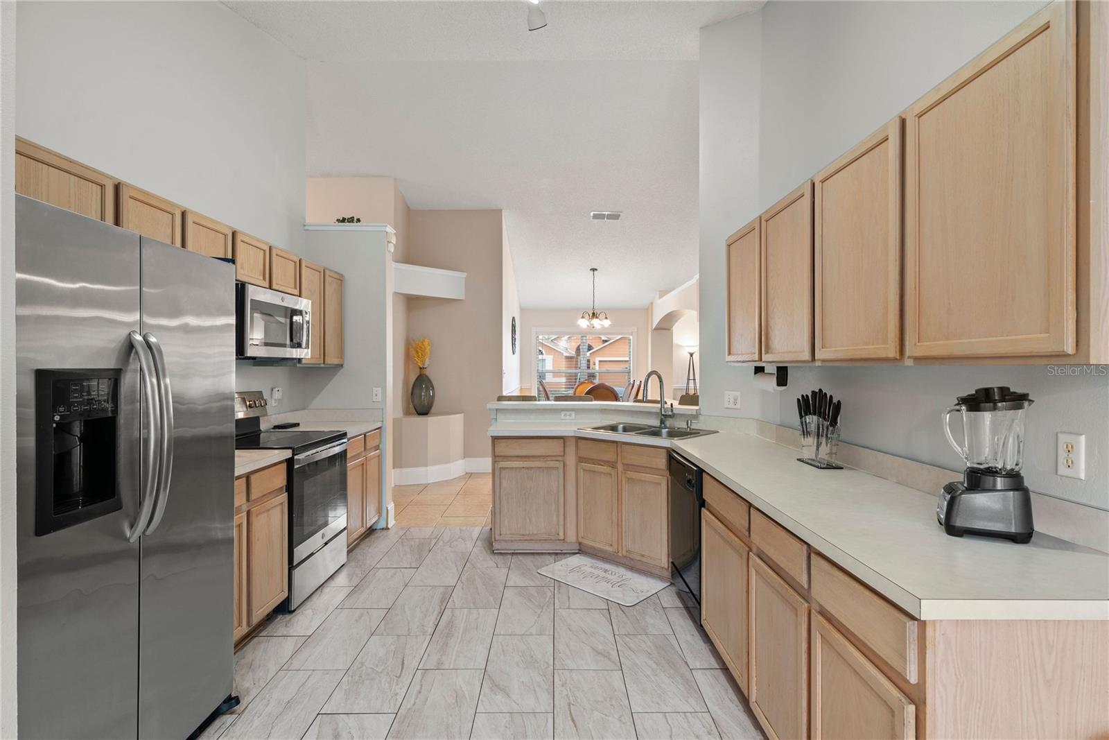 COUNTRY CHASE - Residential