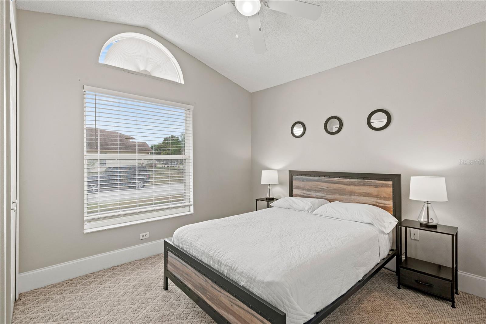 COUNTRY CHASE - Residential