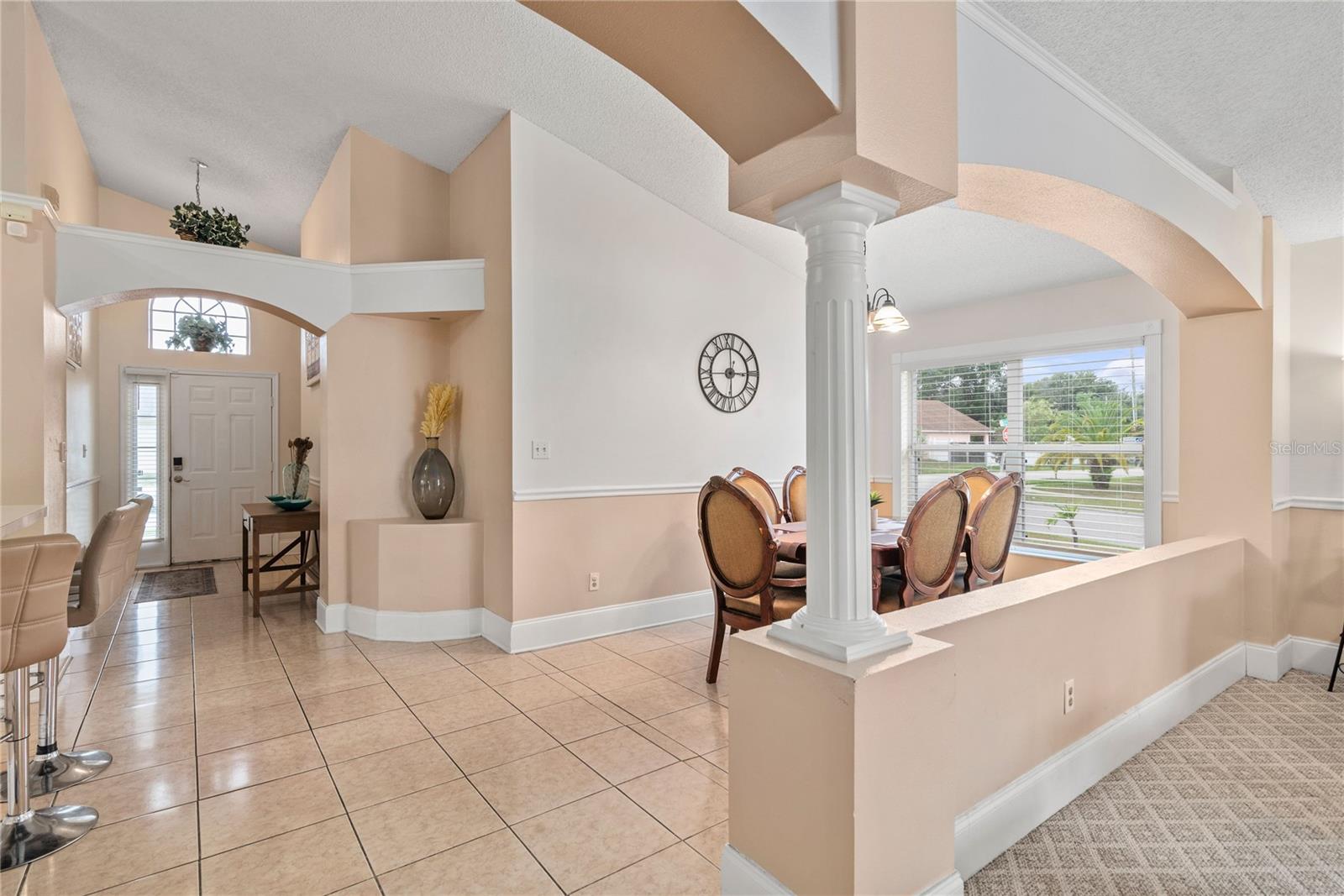 COUNTRY CHASE - Residential