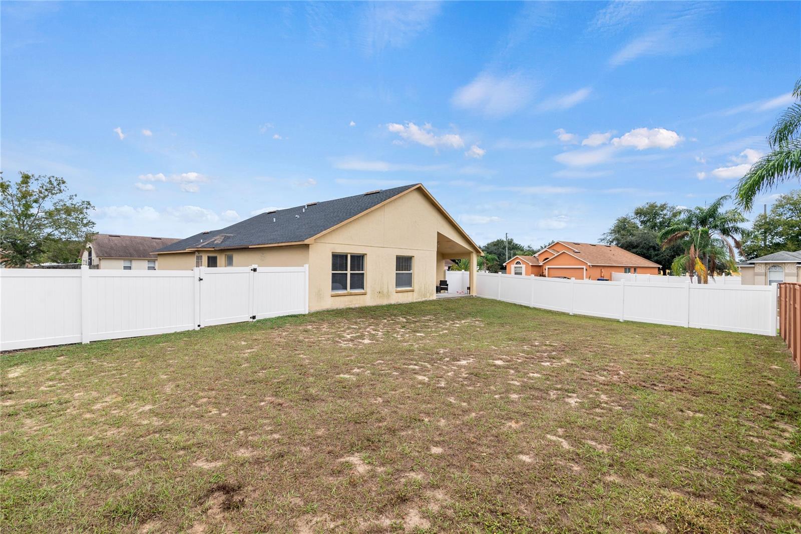 COUNTRY CHASE - Residential