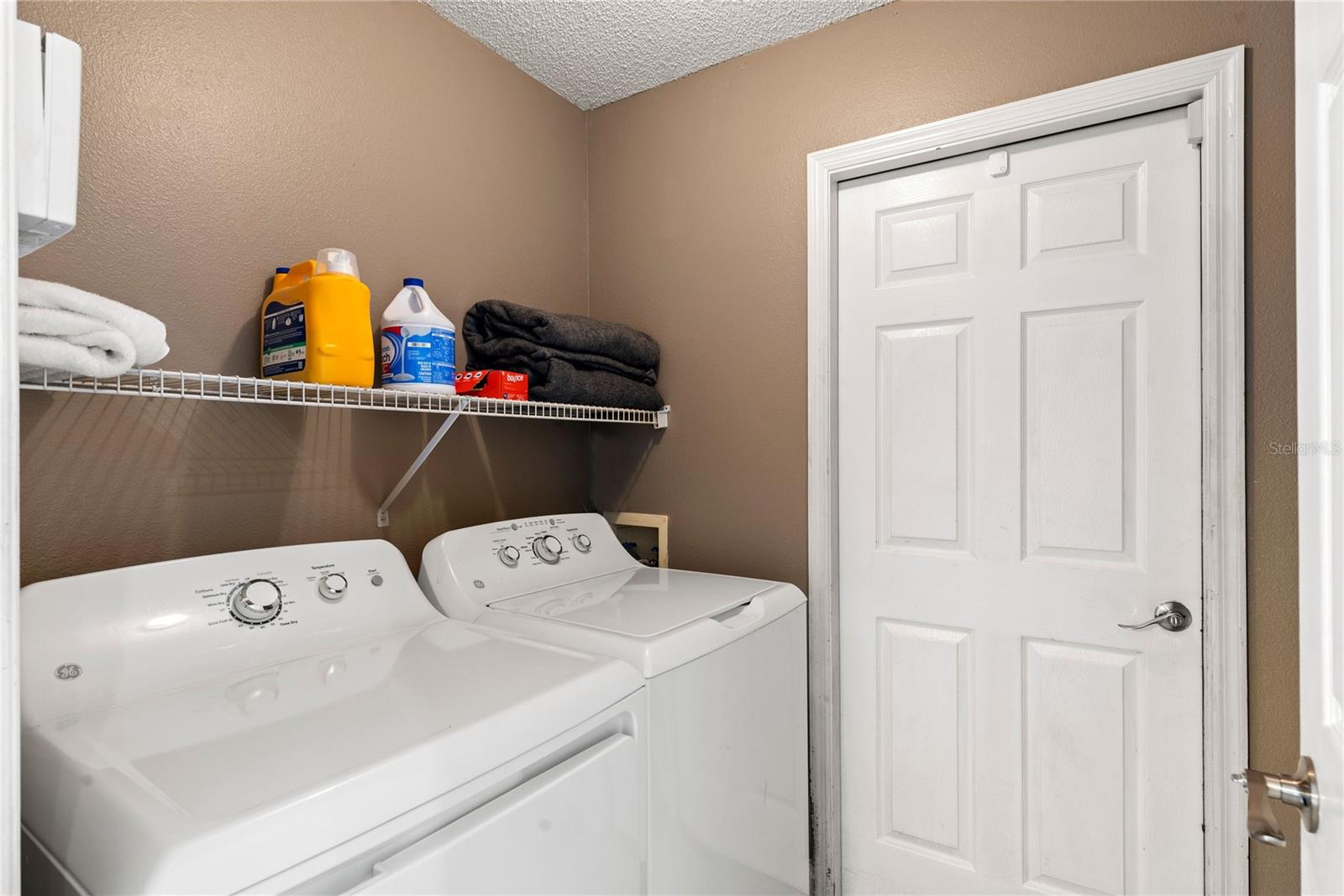 COUNTRY CHASE - Residential