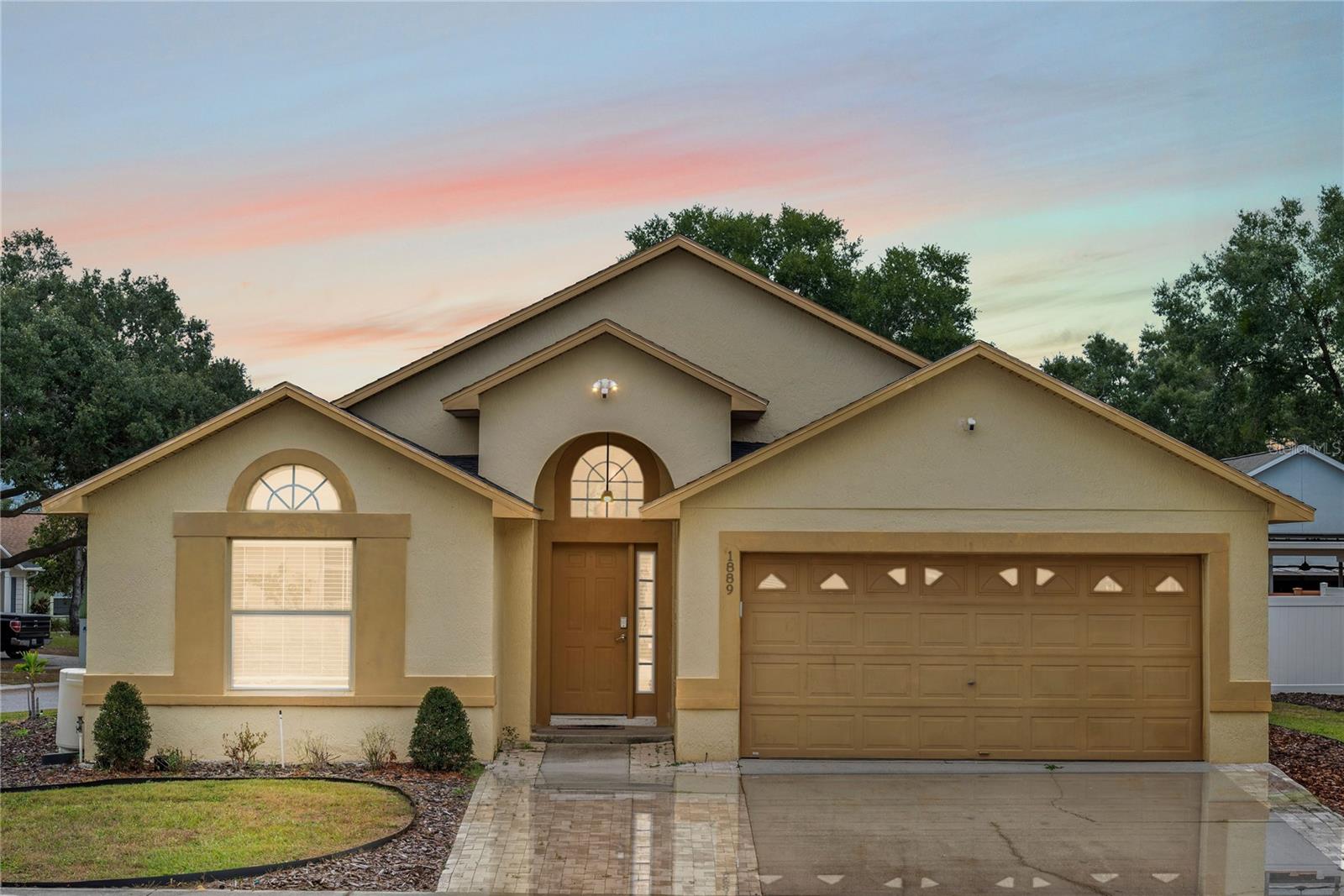 COUNTRY CHASE - Residential