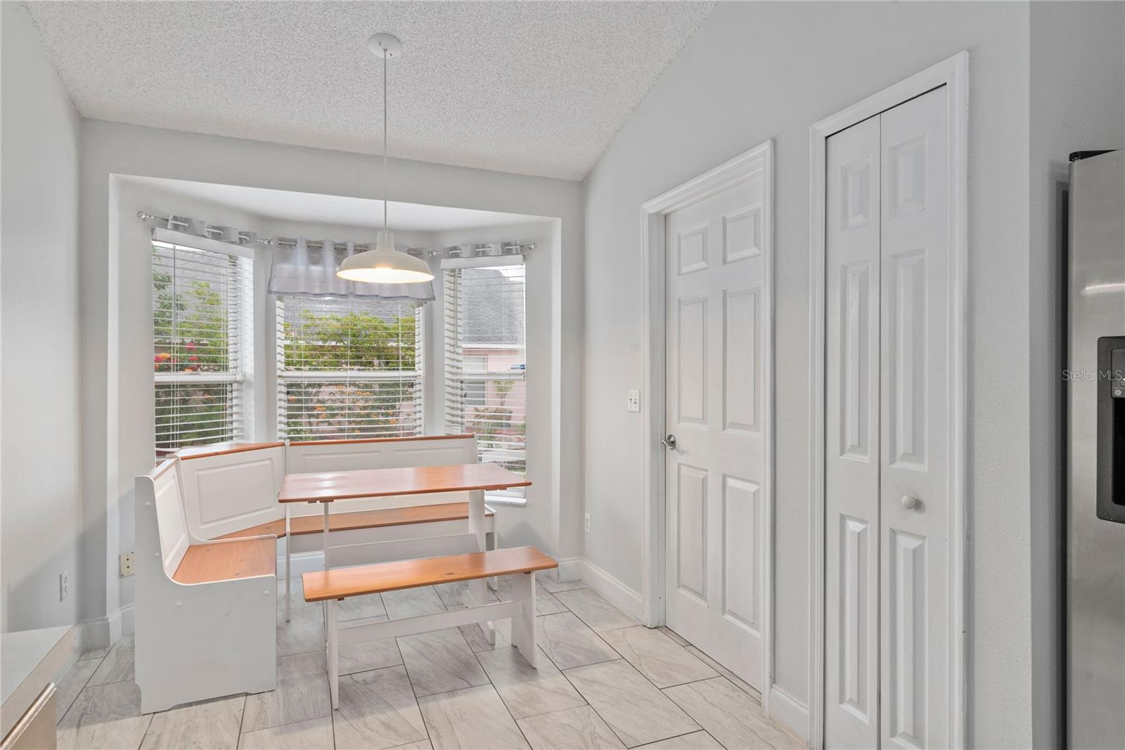 COUNTRY CHASE - Residential