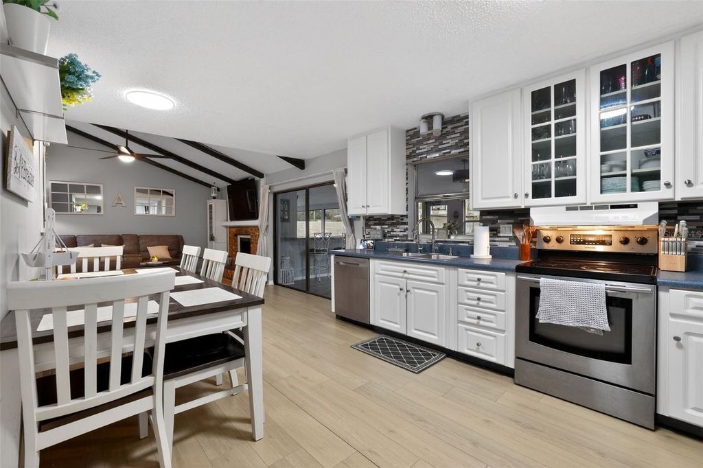 Photo of 804 Pebblewood Drive, Brandon, FL 33511 (MLS # TB8464398)