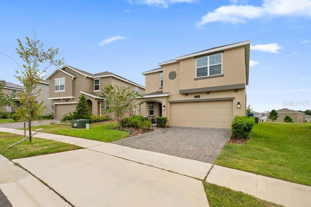 2821 MULLER OAK LOOP