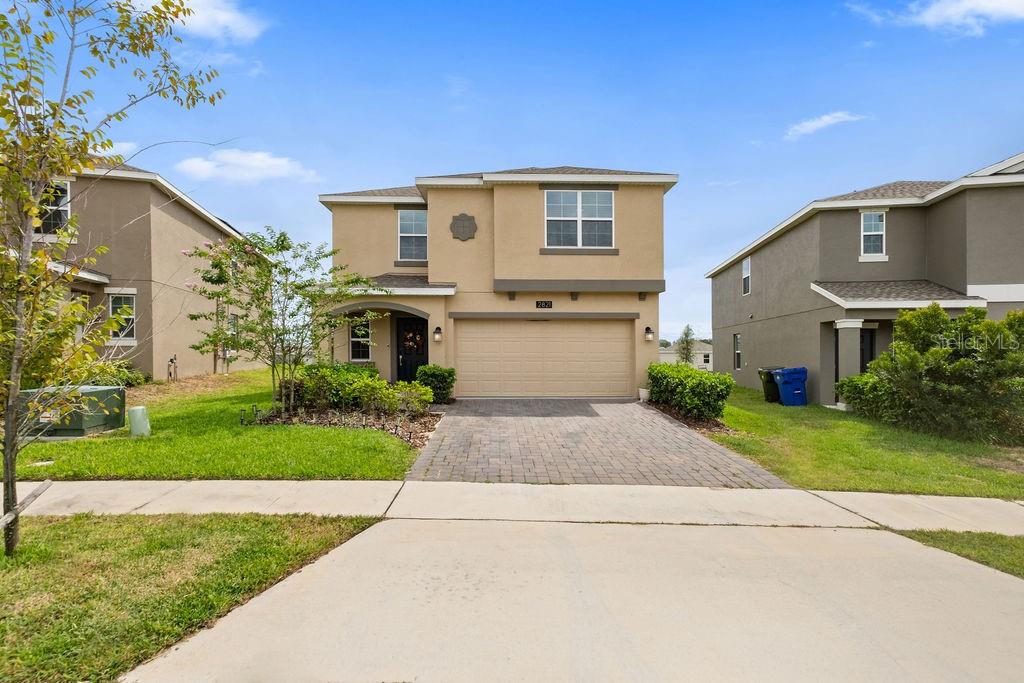 2821 MULLER OAK LOOP