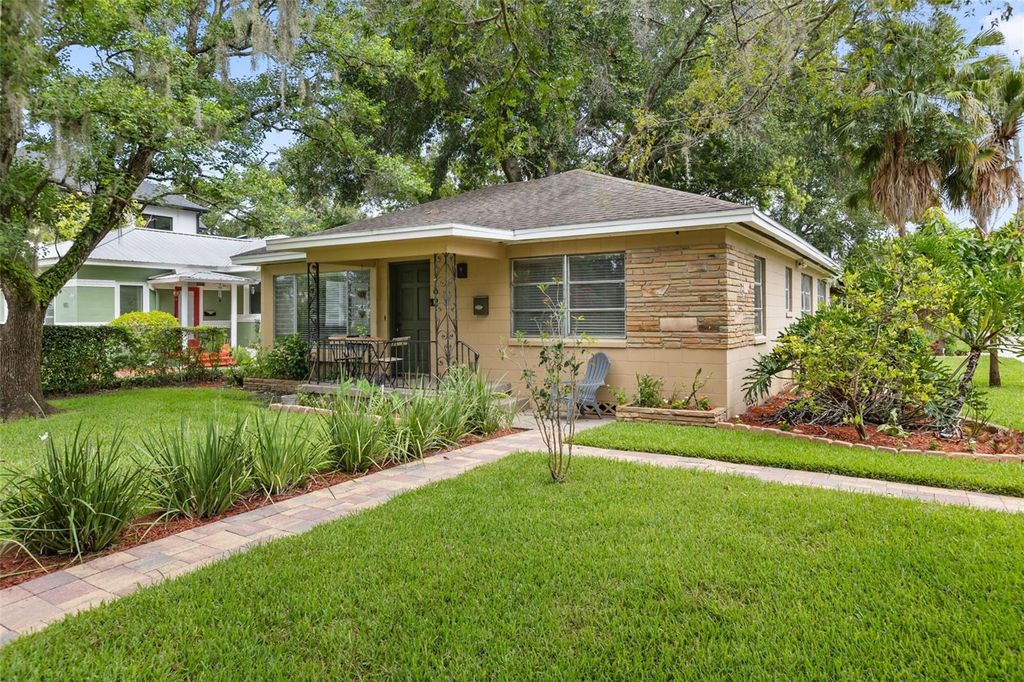 Photo of 821 E Church Street, Orlando, FL 32801 (MLS # O6422231)