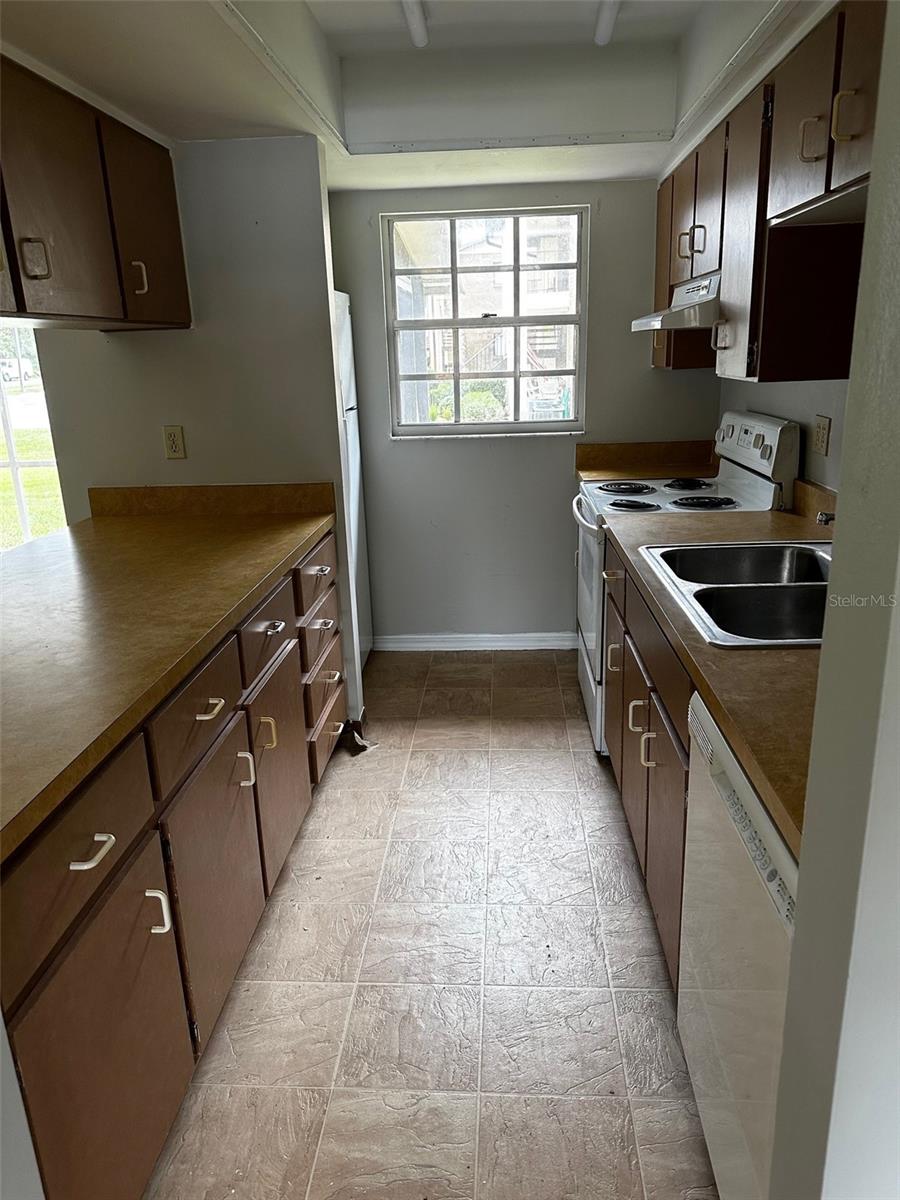 DELTONA LAKES UNIT 29 & 37 REP - Residential Lease