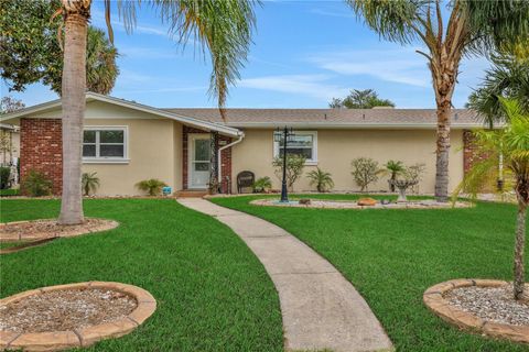 A home in AUBURNDALE