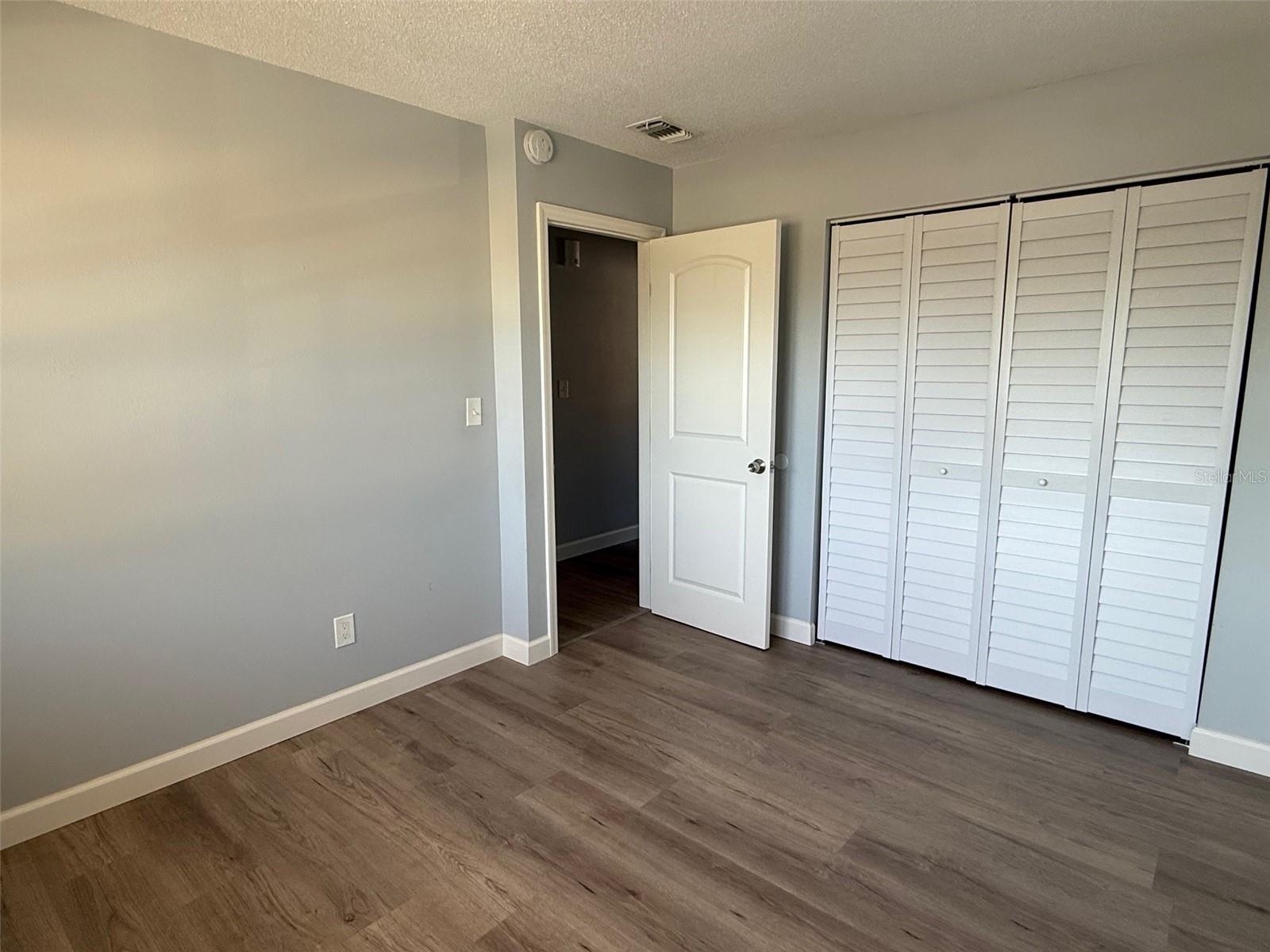 GARDEN APARTMENT - Residential Lease