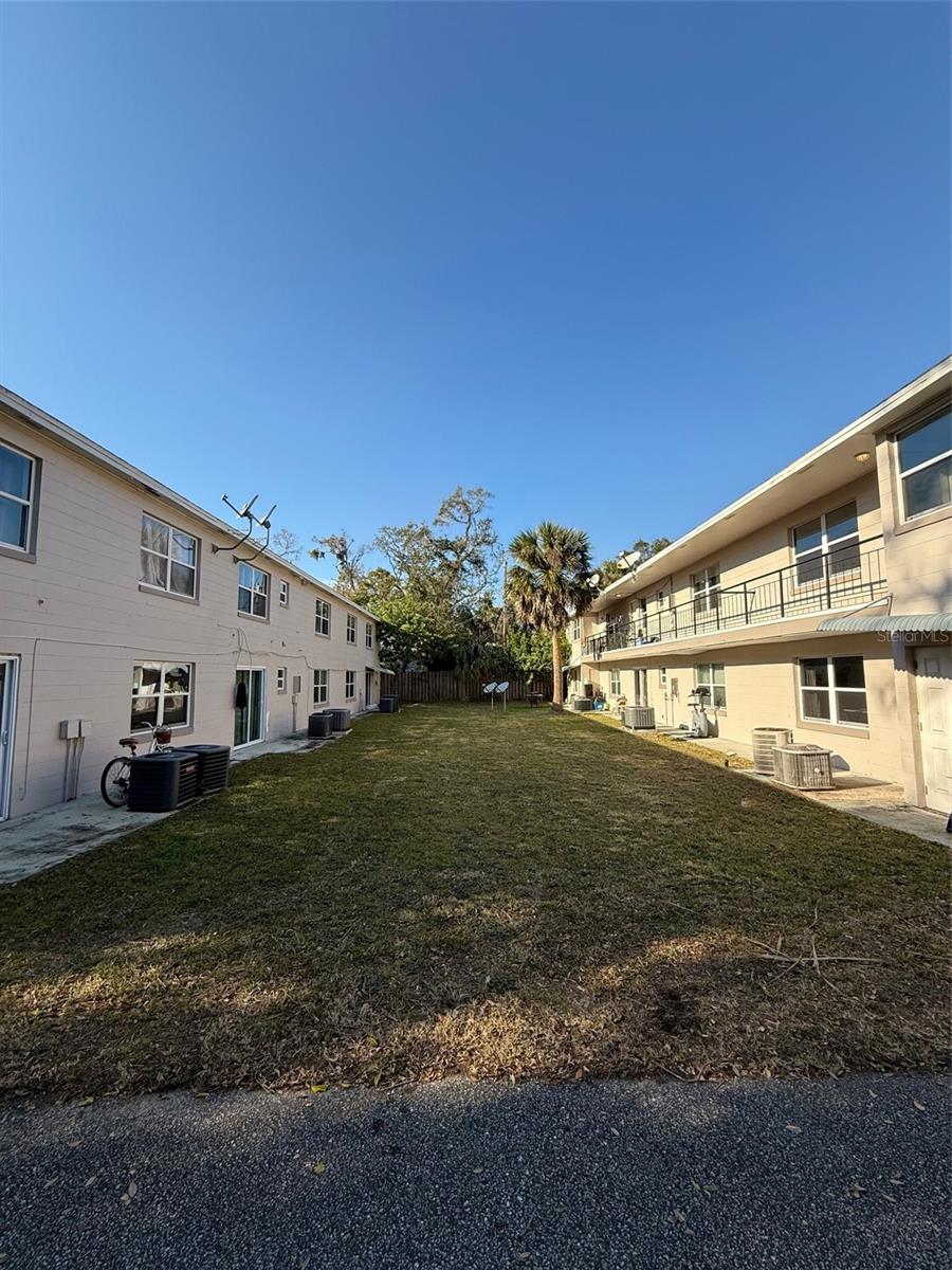 GARDEN APARTMENT - Residential Lease