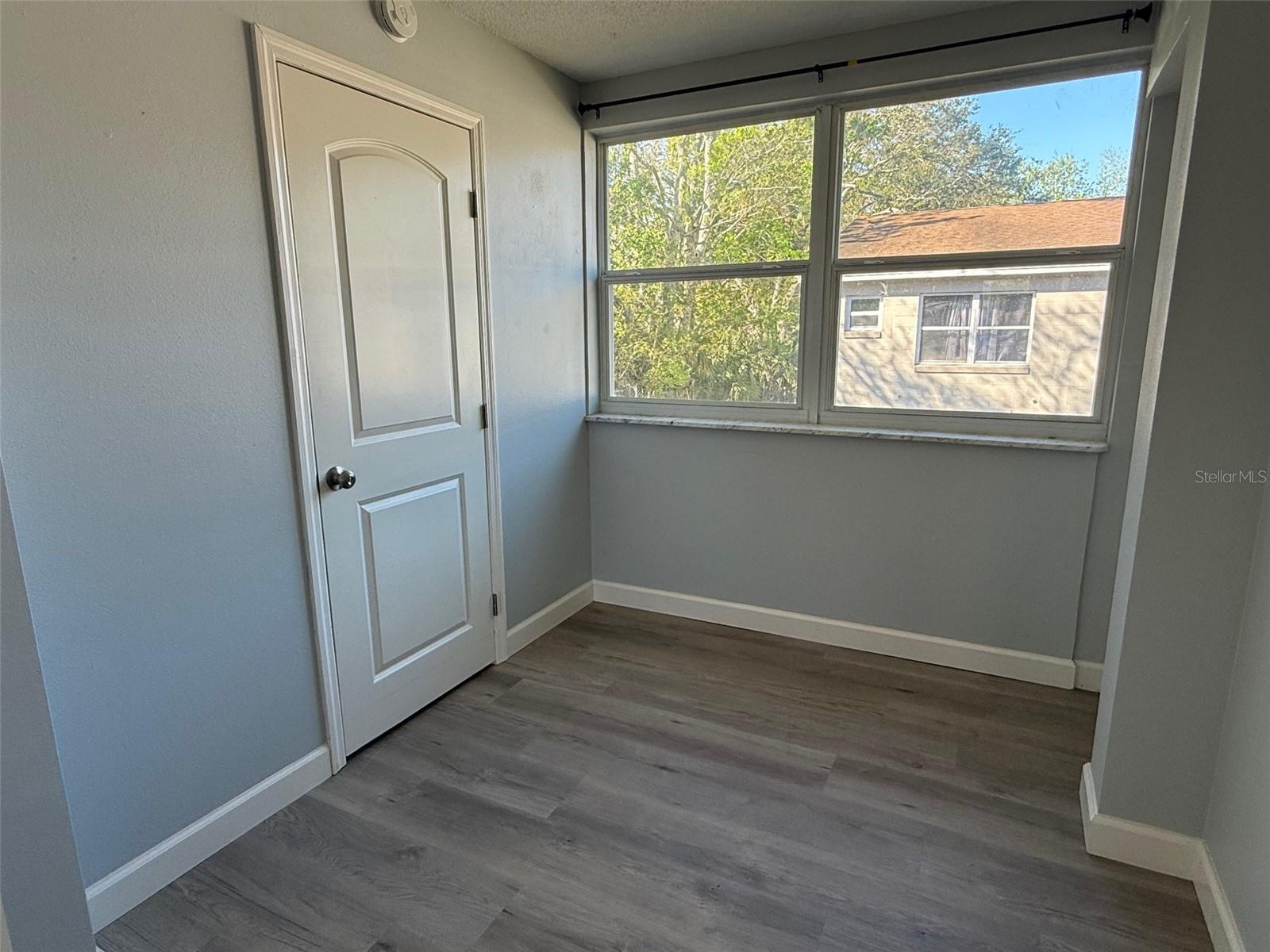 GARDEN APARTMENT - Residential Lease