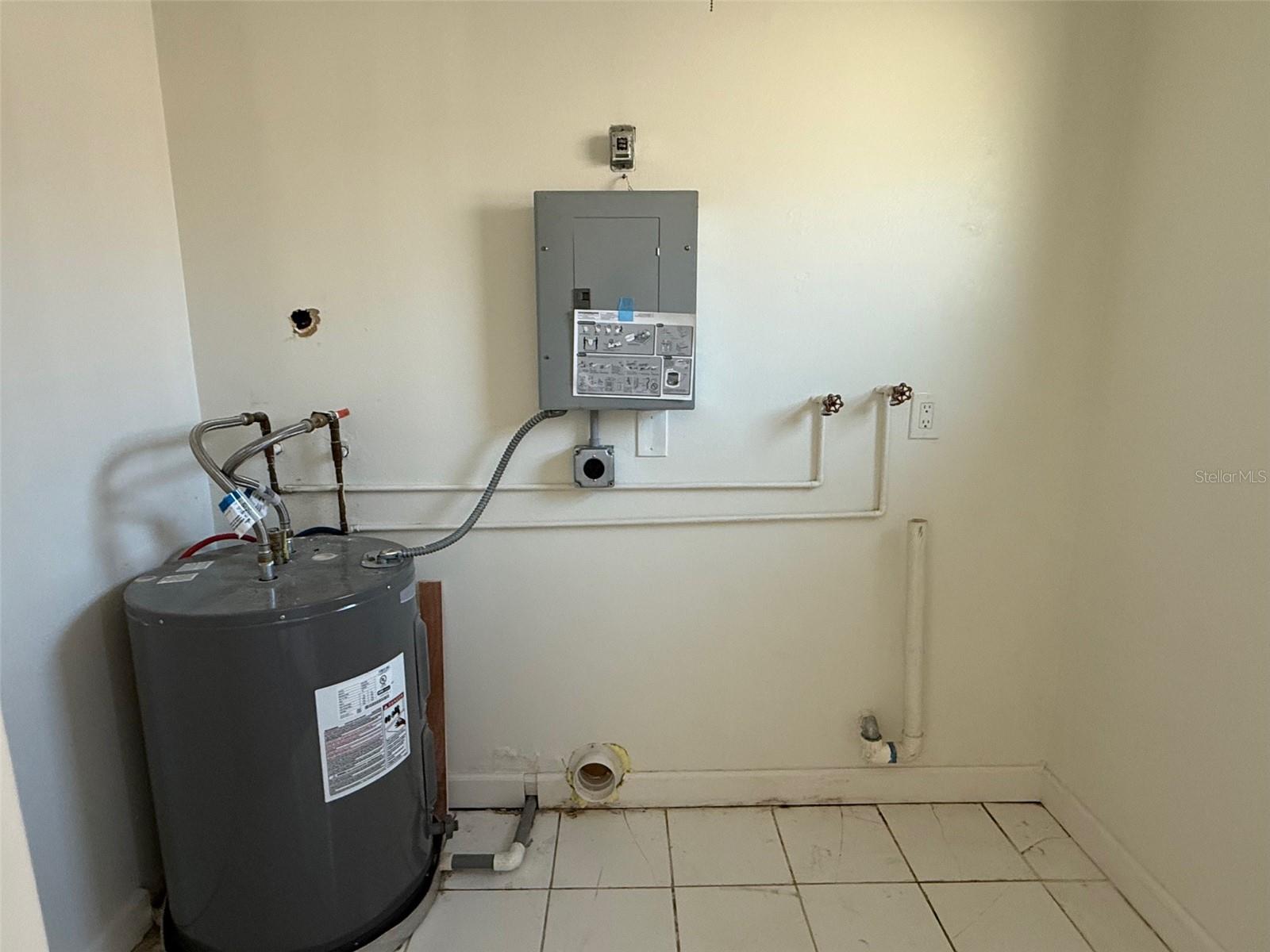 GARDEN APARTMENT - Residential Lease