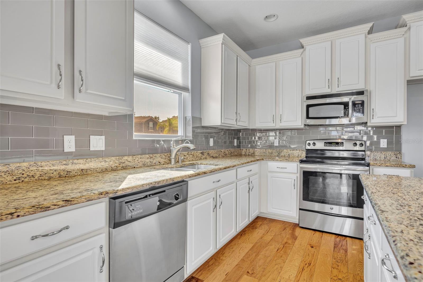 ENCLAVE AT ALOMA - Residential