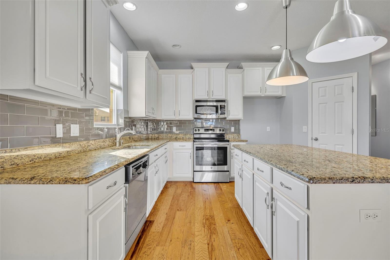 ENCLAVE AT ALOMA - Residential