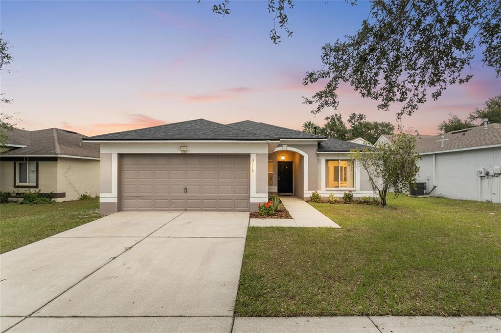 Photo of 3116 Summer House Drive, Valrico, FL 33594 (MLS # TB8434900)