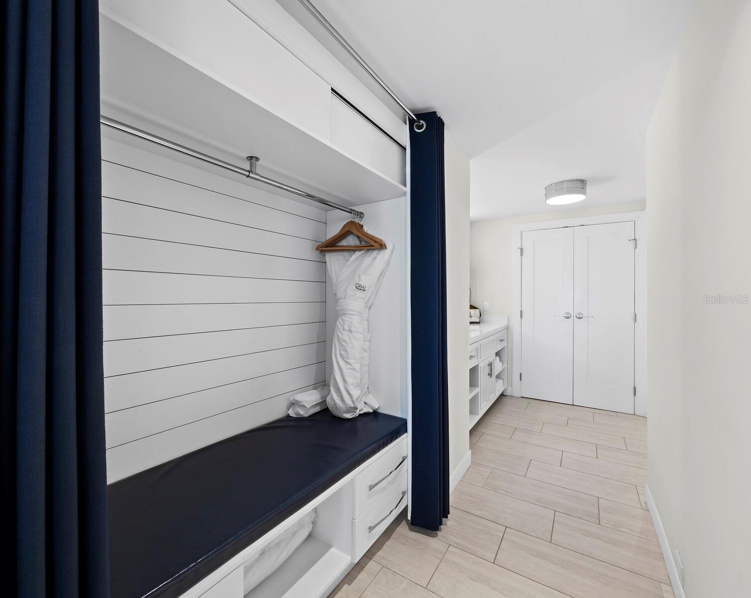 INN ON THE BEACH PH I - Residential