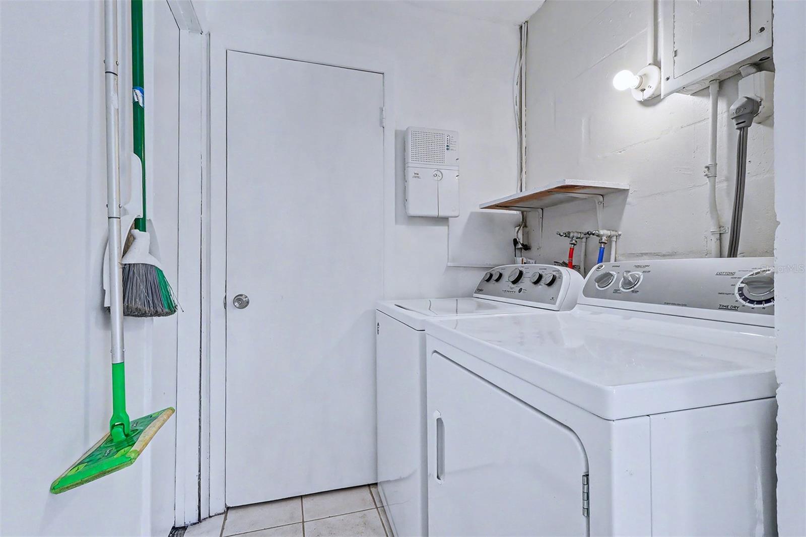 SKY CREST UNIT 7 - Residential Lease