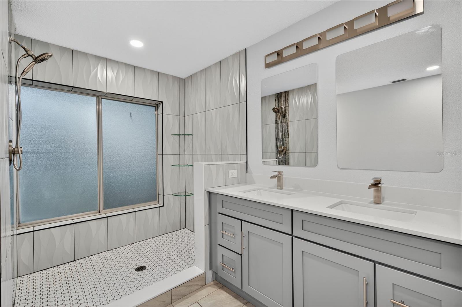 GULF HARBORS WOODLANDS - Residential