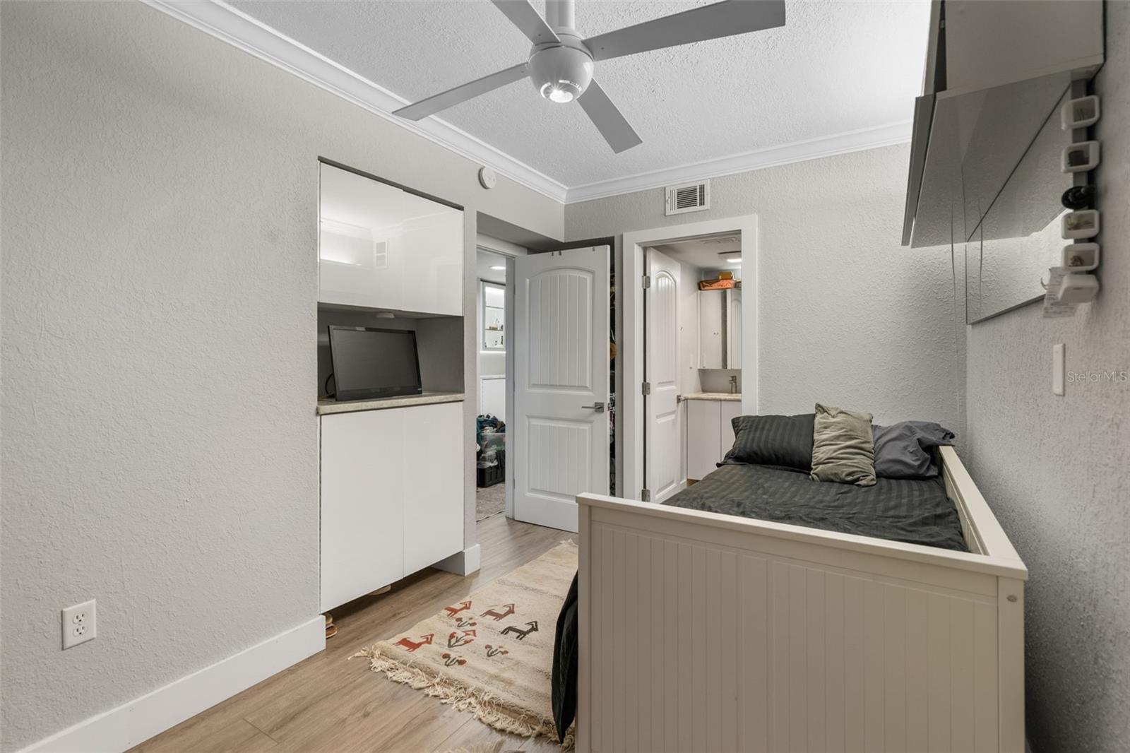 PRIVATEER NORTH - Residential Lease