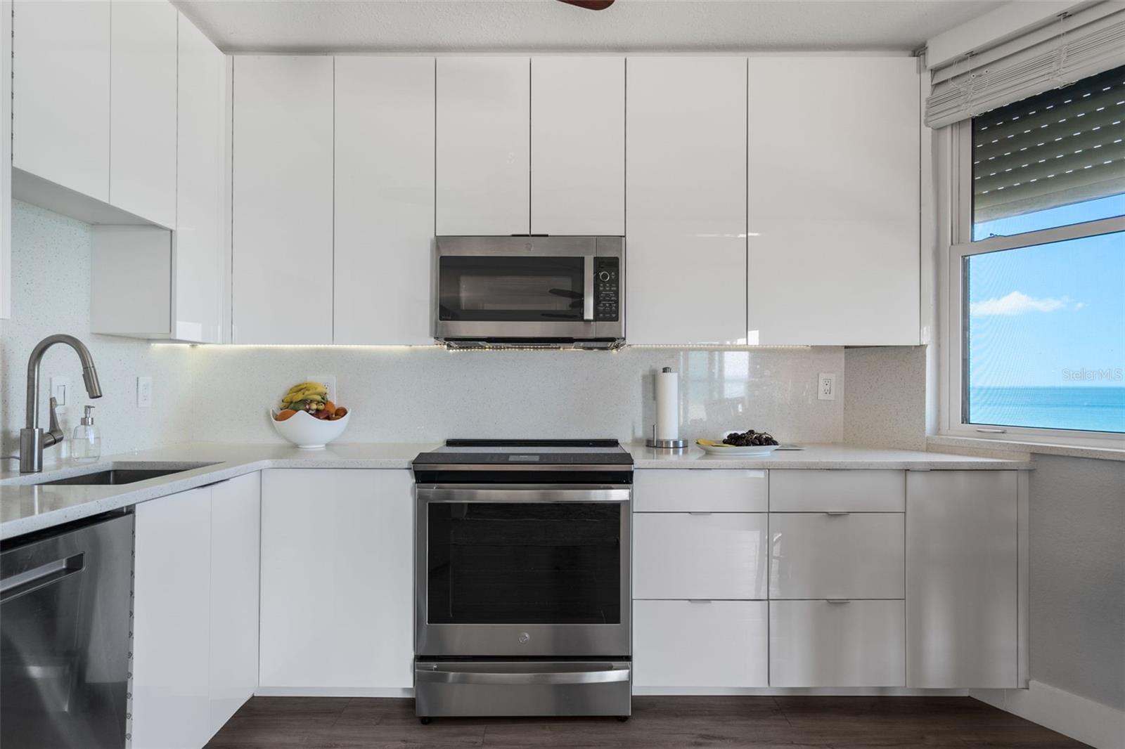 PRIVATEER NORTH - Residential Lease