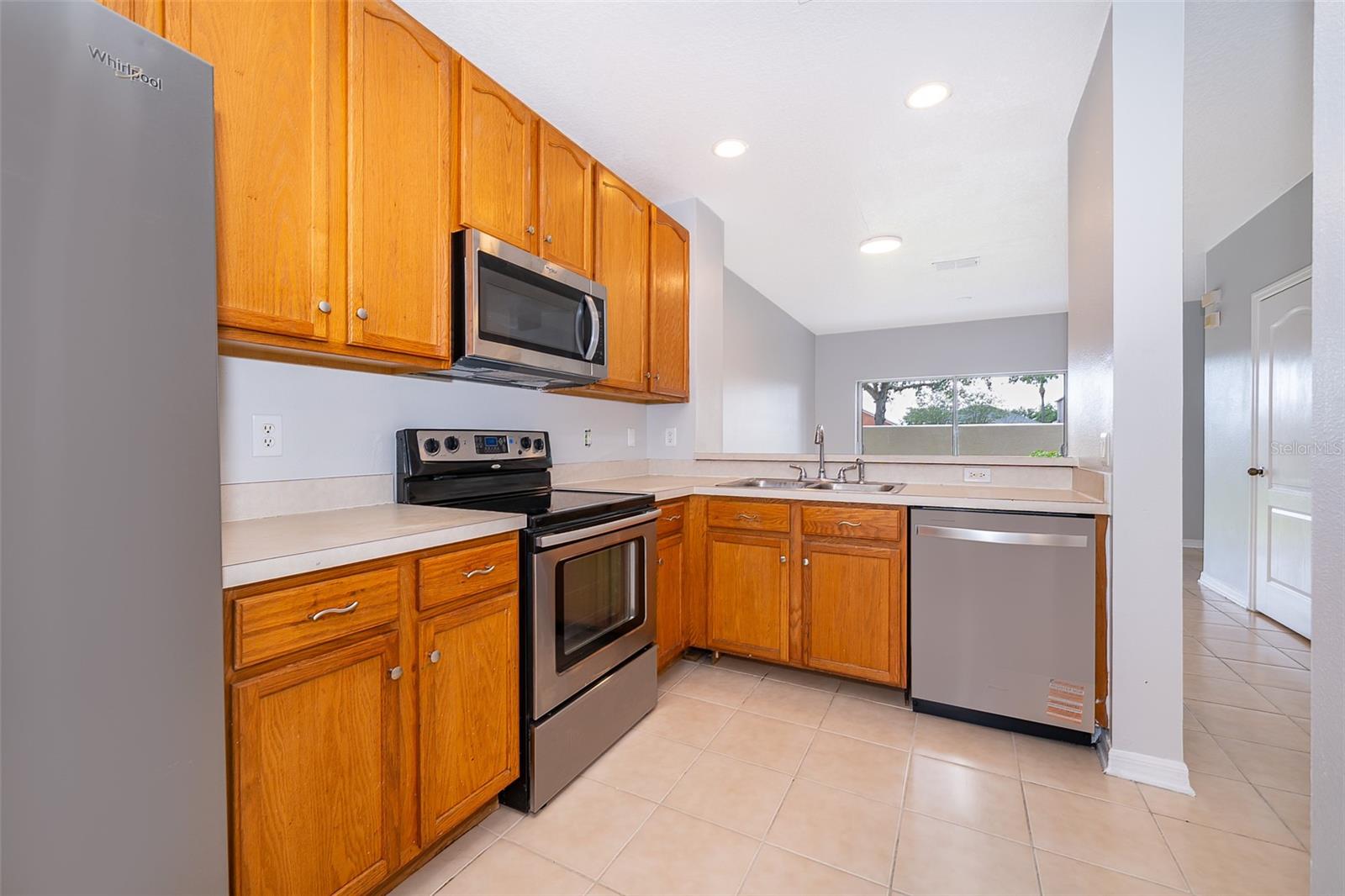 VICTORIA PINES CONDO PHS 19, 20 AND 21 - Residential Lease