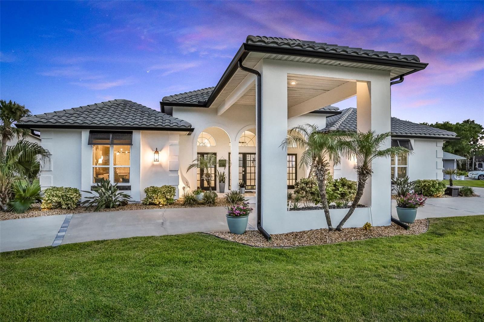 33 CRYSTAL BAY COURT