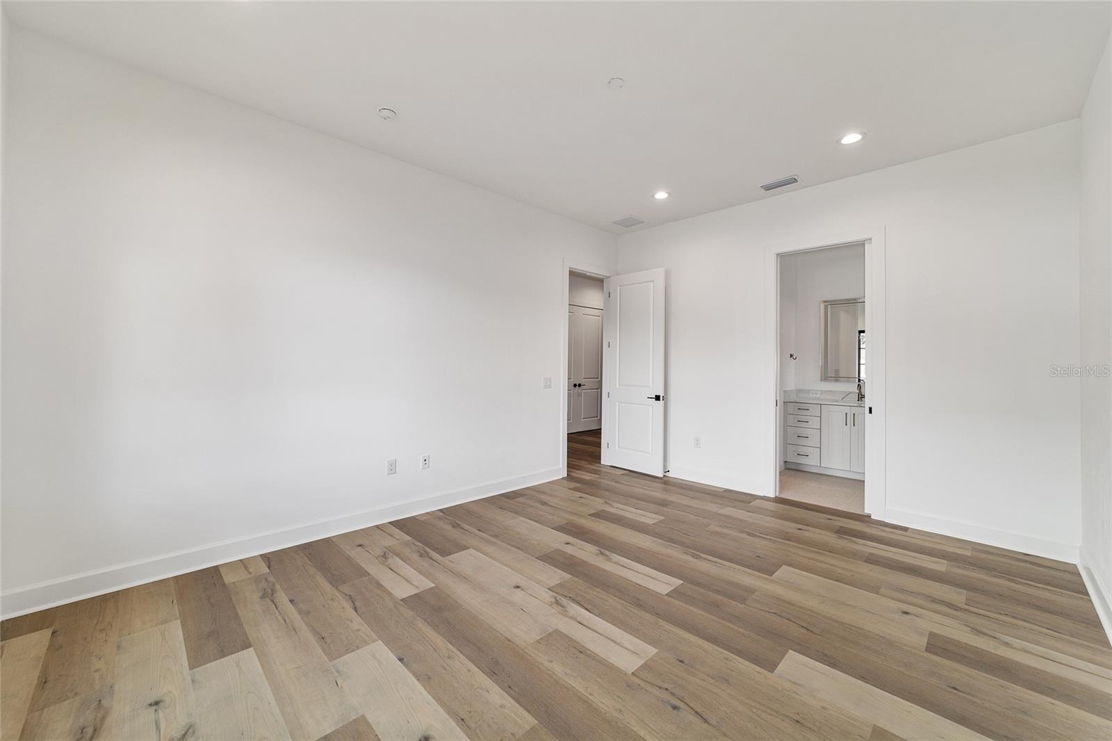 OAKMONT - Residential