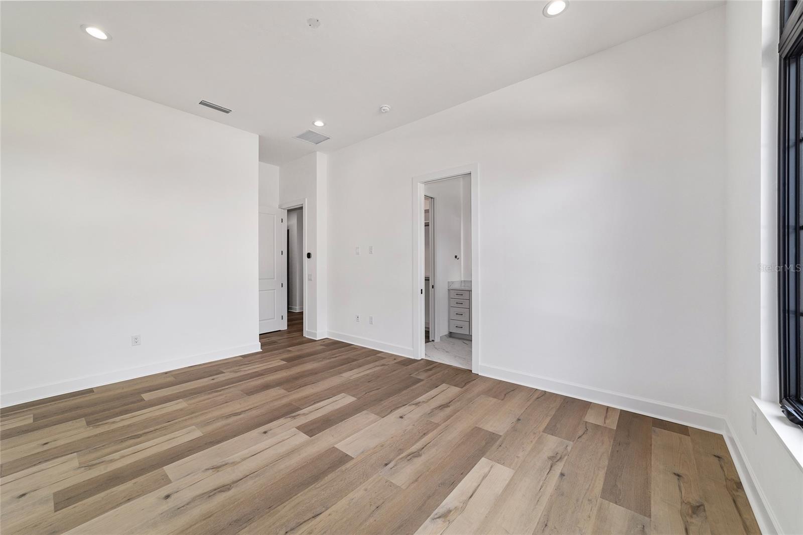 OAKMONT - Residential