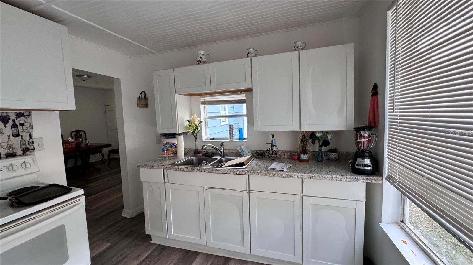 904 W REYNOLDS STREET