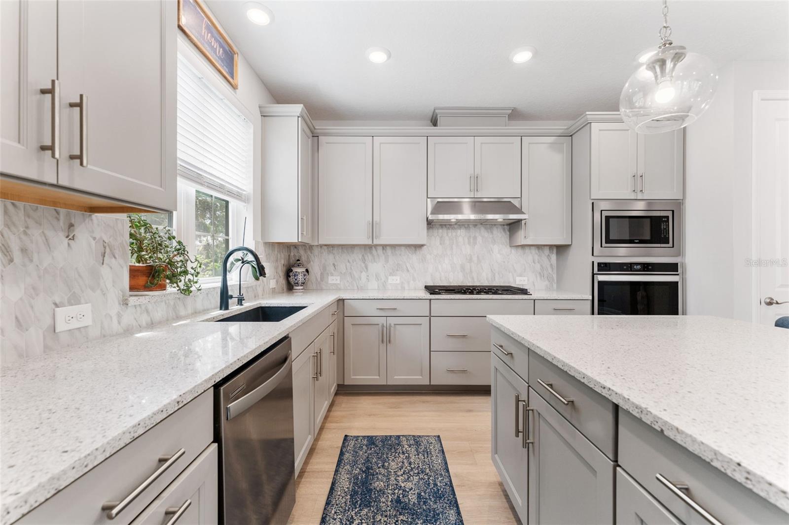 ALBANY GARDENS TWNHMS - Residential