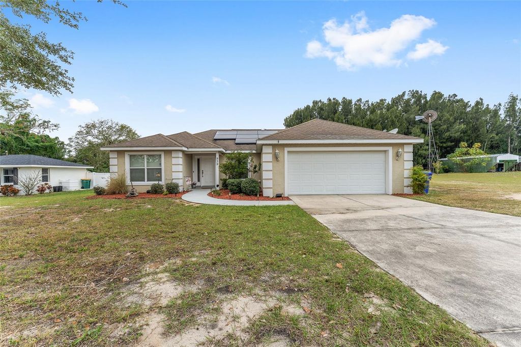 Photo of 939 Dora Avenue, Tavares, FL 32778 (MLS # G5105512)