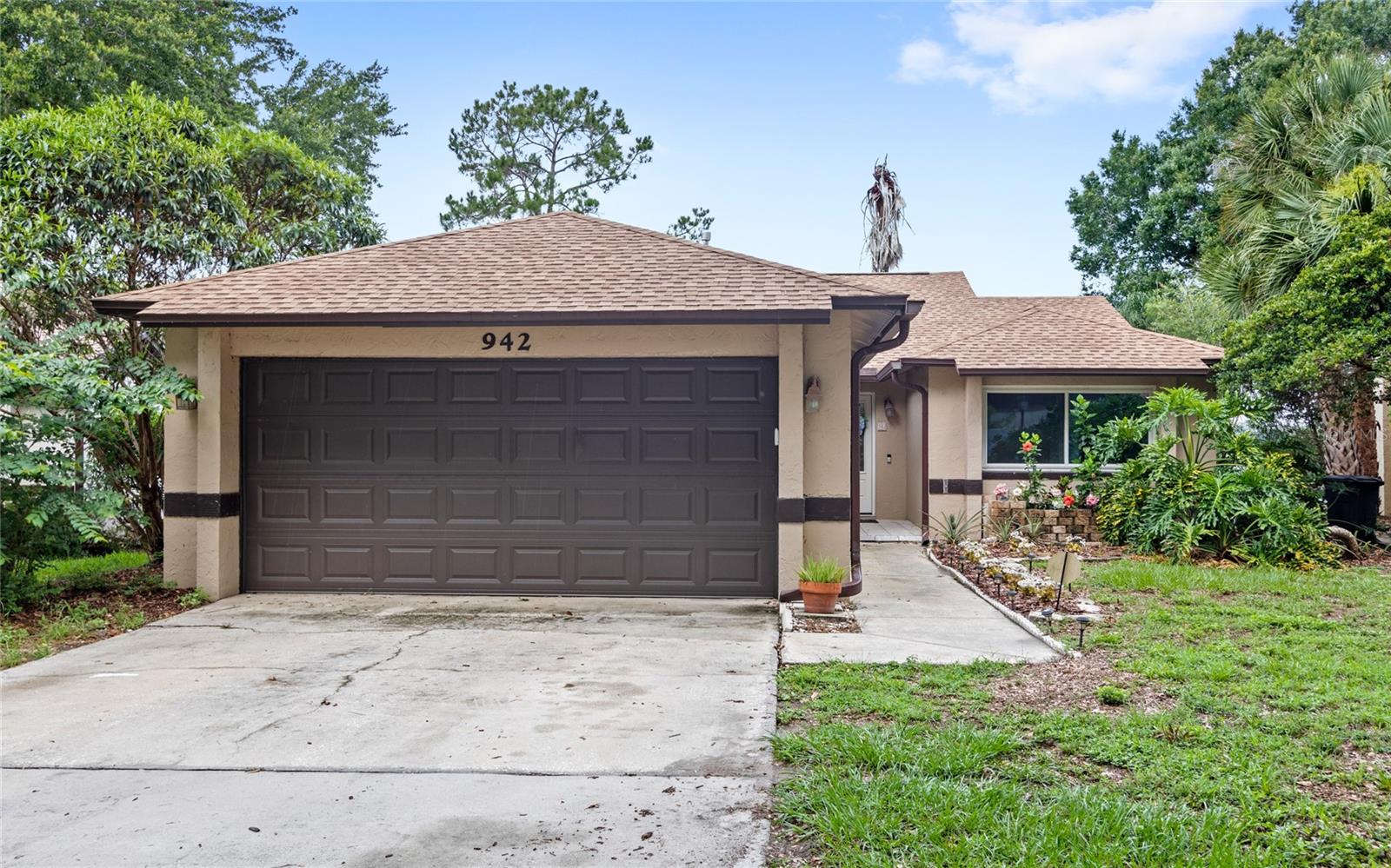 942 BEACH BREEZE DRIVE