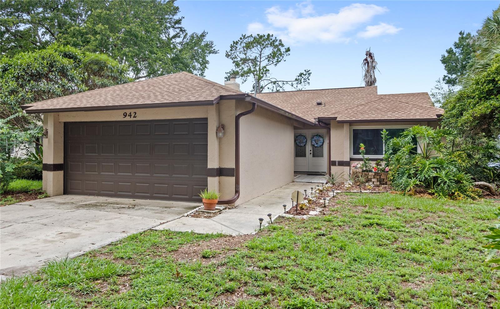 942 BEACH BREEZE DRIVE