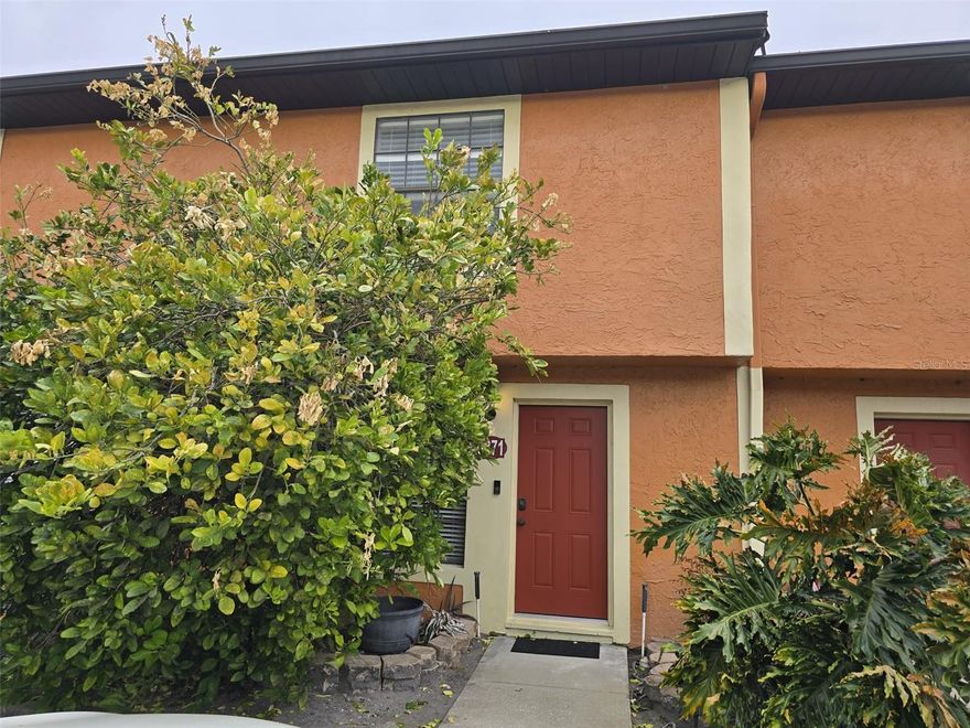 Great location, perfect for first time buyers in the Hidden Oaks community. The unit offers three bedrooms (all upstairs), two full bathrooms (upstairs) and one half bathroom (downstairs), two reserved parking spots.  Close proximity to Full Sail University, the University of Central Florida and Valencia College as well as many major Central Florida employers.  More pictures coming soon.....